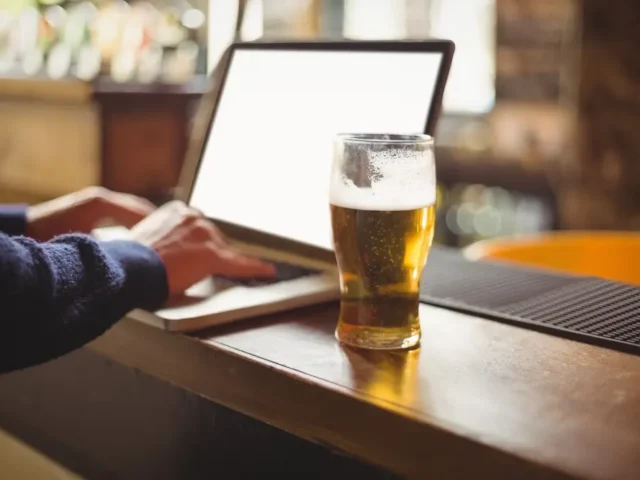 How to Buy Alcohol From an Online Store in the UK?